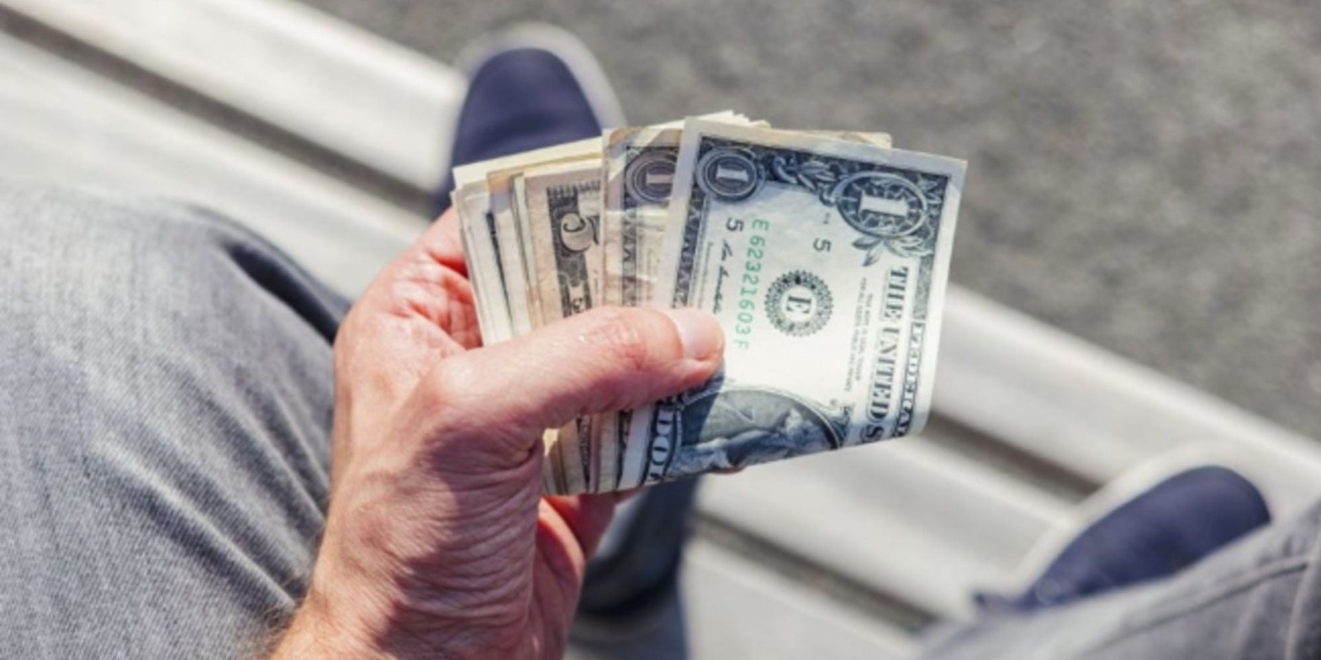 Dinero-Me-Usas-O-te-Uso-oh-my-boomer