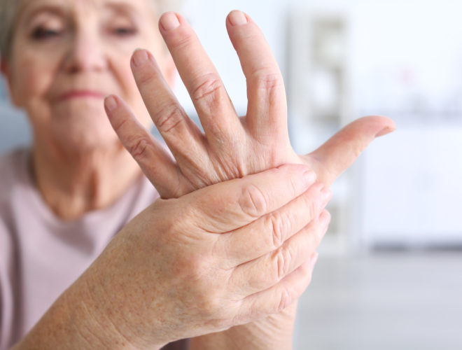 Alivia-el-dolor-con-terapia-física-en-casa-oh-my-boomer